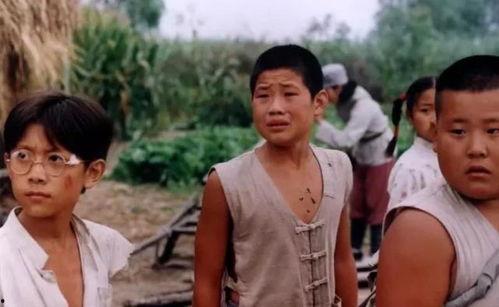 嘎子哥和妹妹吃瓜视频,温馨家庭时光